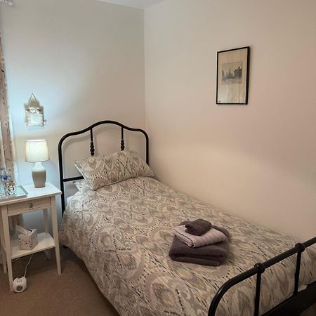 Single Room With Beautiful Garden Edinburgh Bagian luar foto