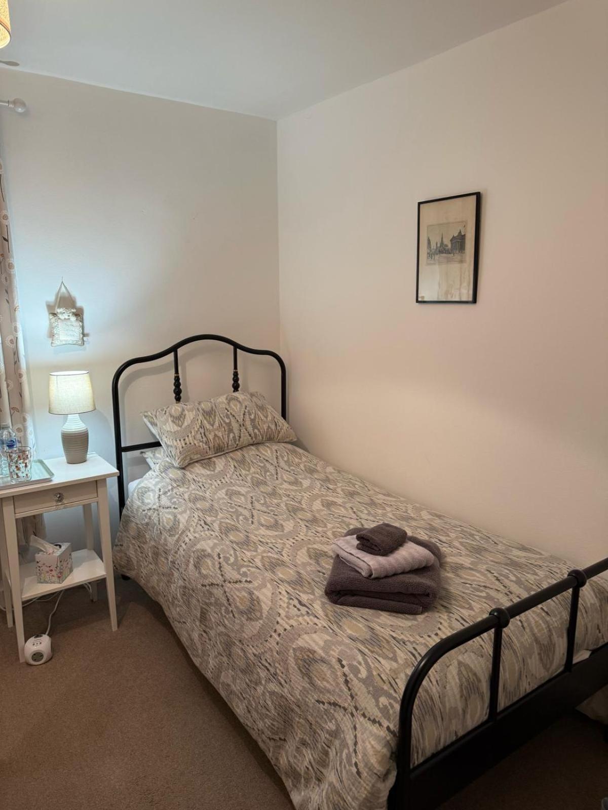 Single Room With Beautiful Garden Edinburgh Bagian luar foto